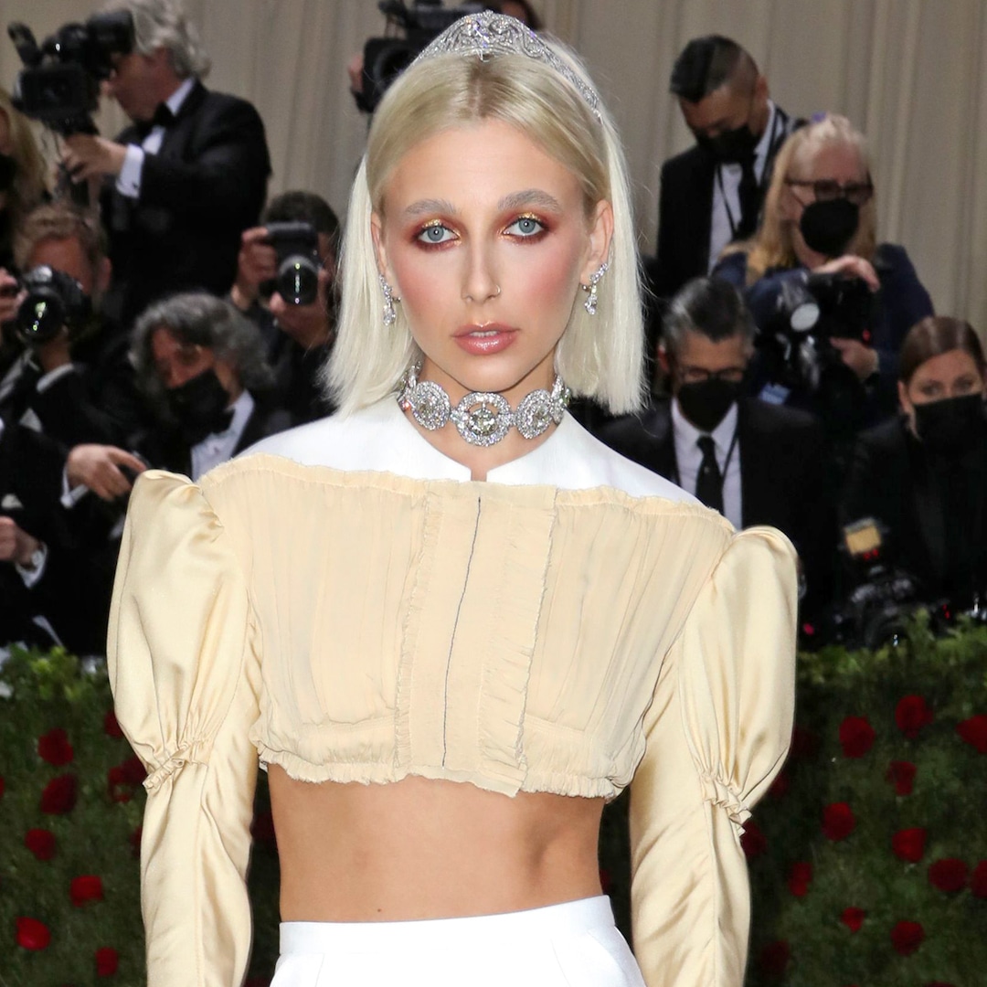 See Emma Chamberlain’s L.A. Dwelling That includes Her “Dream” Dressing Room See Emma Chamberlain’s L.A. Dwelling That includes Her “Dream” Dressing Room
